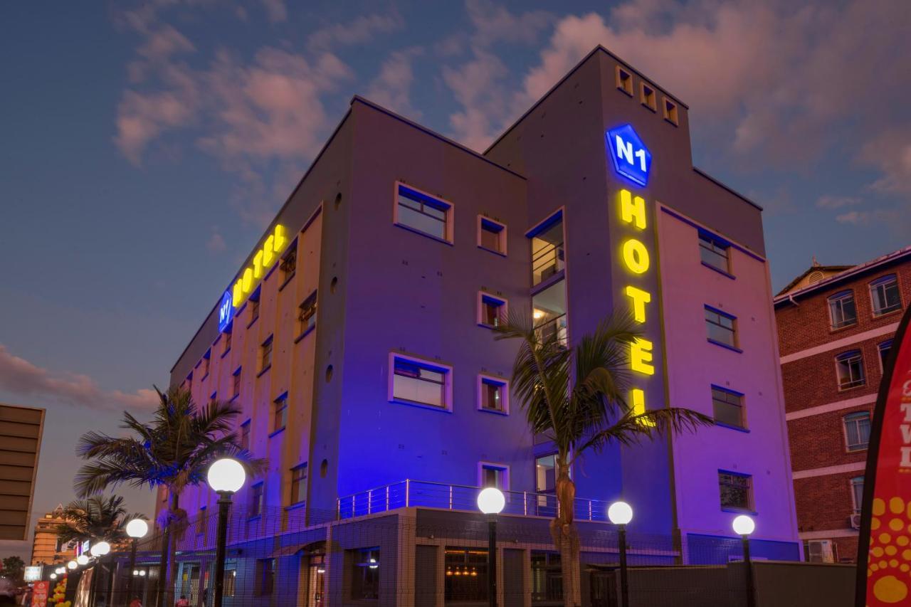 N1 Hotel Rotten Row Хараре Екстериор снимка
