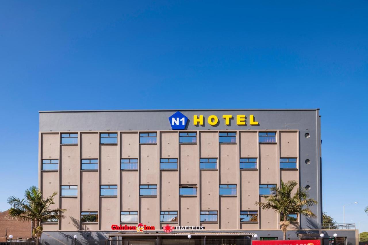 N1 Hotel Rotten Row Хараре Екстериор снимка