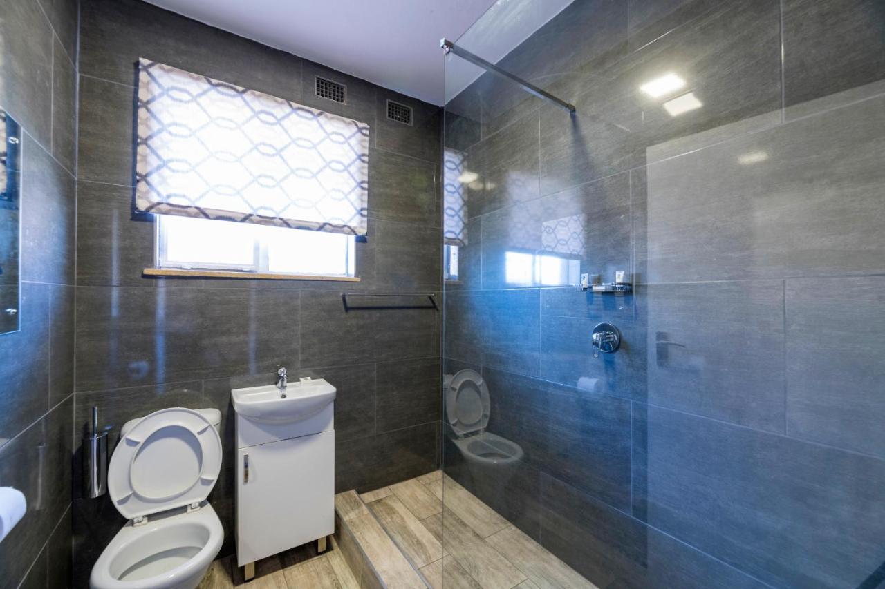 N1 Hotel Rotten Row Хараре Екстериор снимка