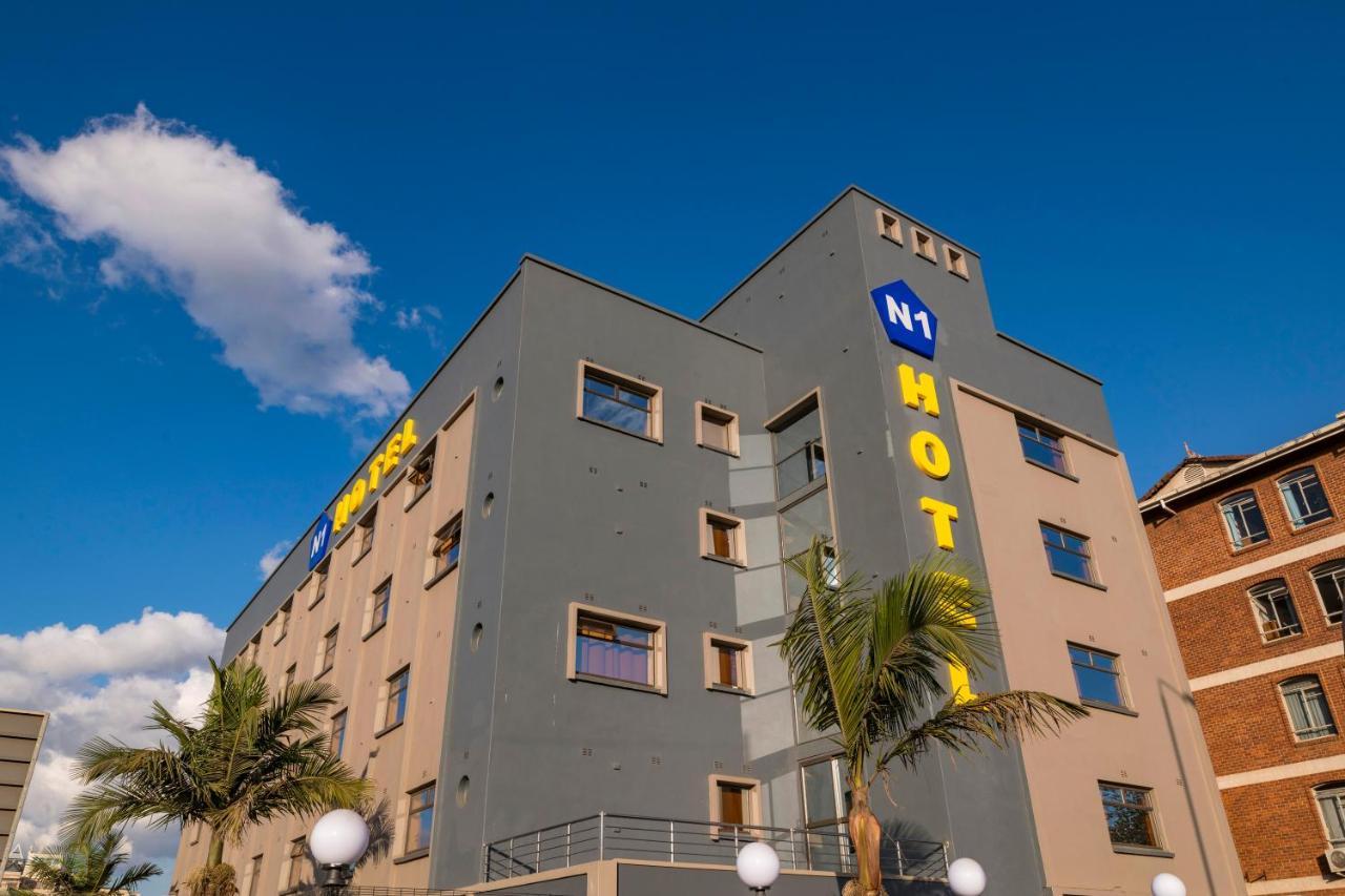 N1 Hotel Rotten Row Хараре Екстериор снимка