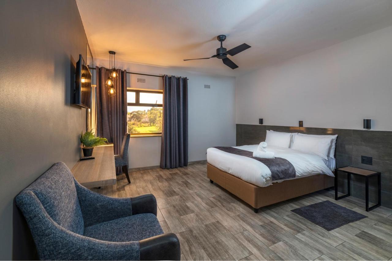 N1 Hotel Rotten Row Хараре Екстериор снимка