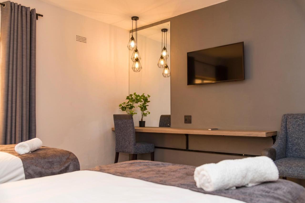 N1 Hotel Rotten Row Хараре Екстериор снимка
