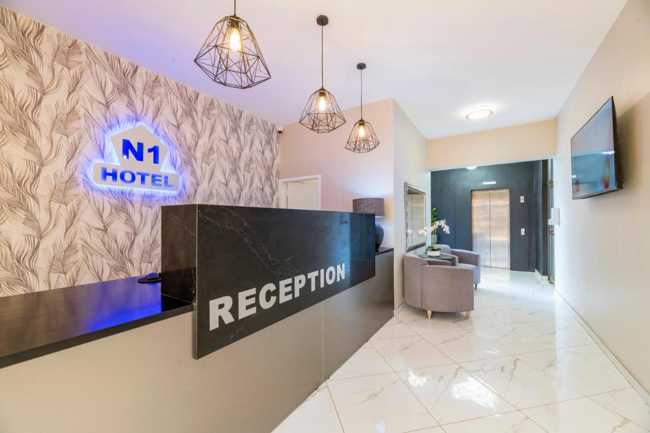 N1 Hotel Rotten Row Хараре Екстериор снимка