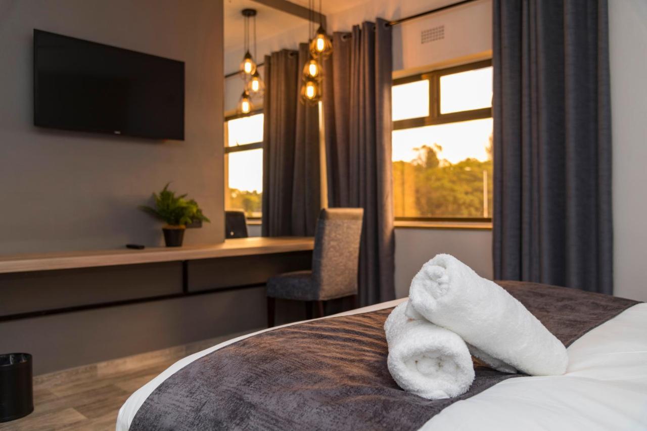 N1 Hotel Rotten Row Хараре Екстериор снимка